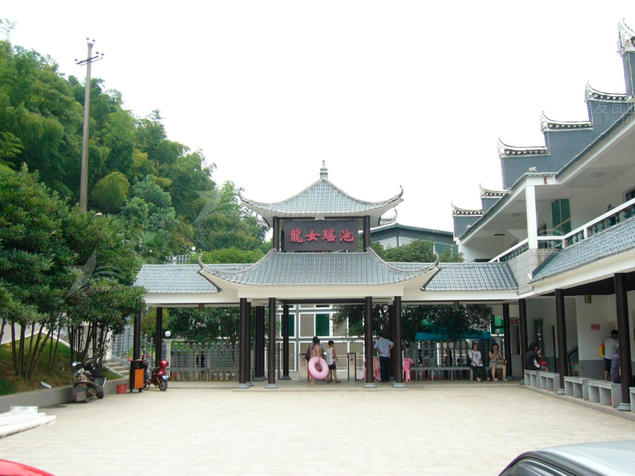 曲靖屋頂材料合成樹脂瓦和不銹鋼瓦哪個好？選擇很重要！